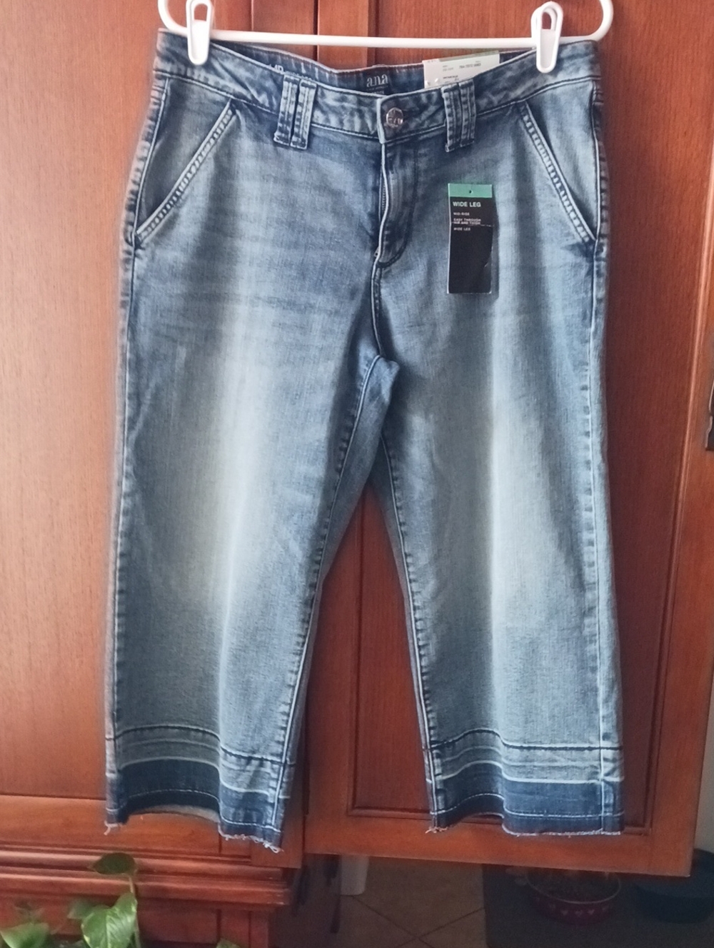 a.n.a Petite Denim Jeans - Medium Blue Wash High Rise